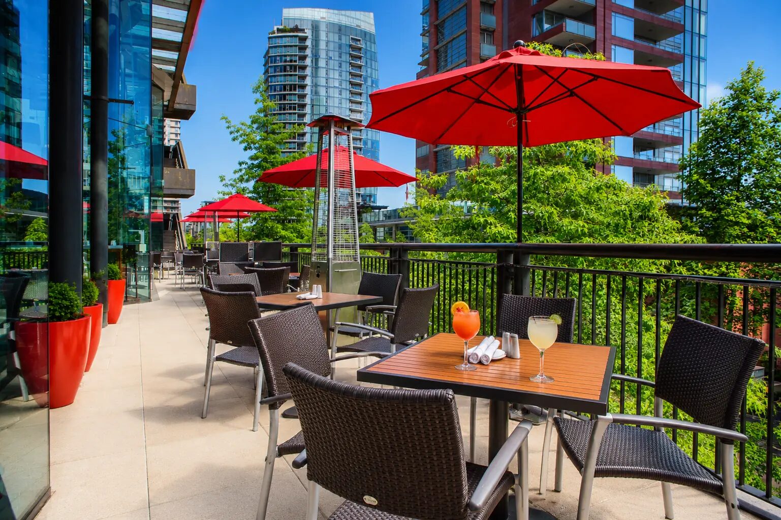 P2B Bistro & Bar patio dining in summer at Pinnacle Hotel Harbourfront